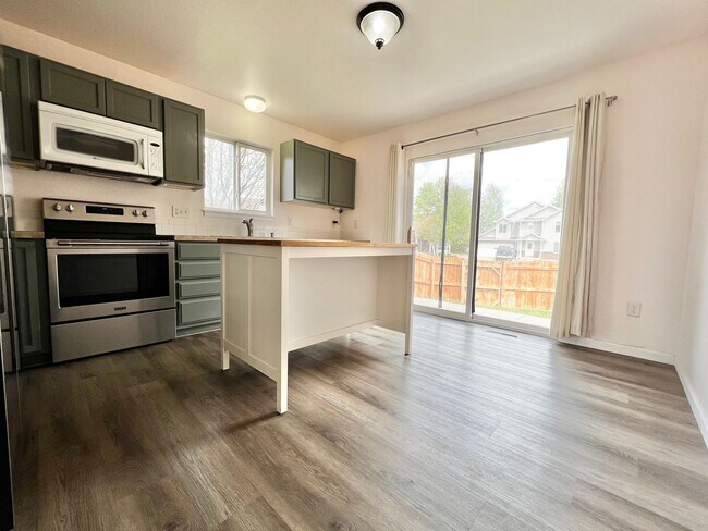 Foto del edificio - Beautiful 3 Bedroom Home in North Fort Col...