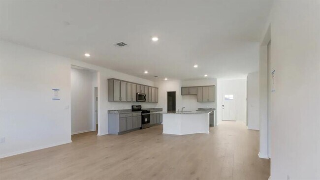 Foto del edificio - 2421 Cattle Baron Trl