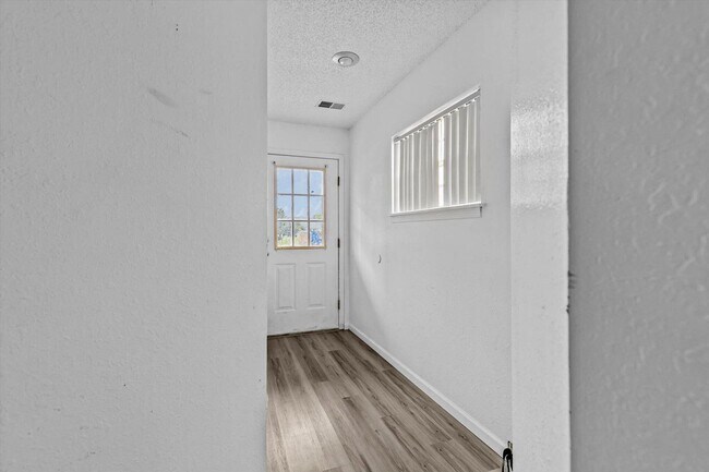 Building Photo - Condo for rent