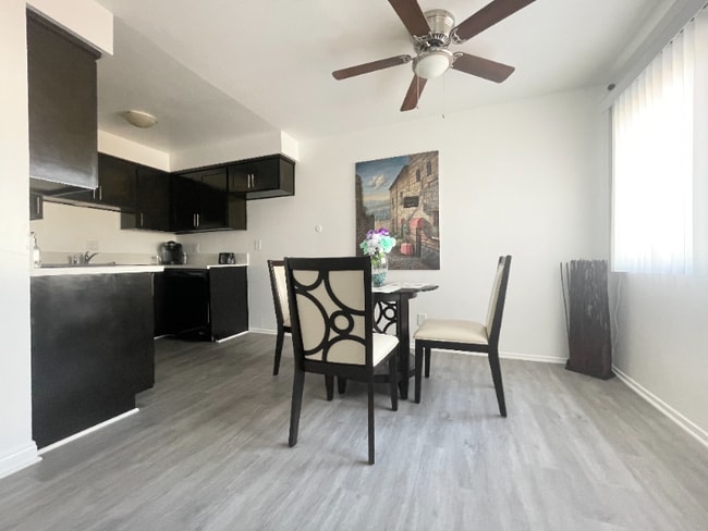 Foto del edificio - 317 E Hazel St
