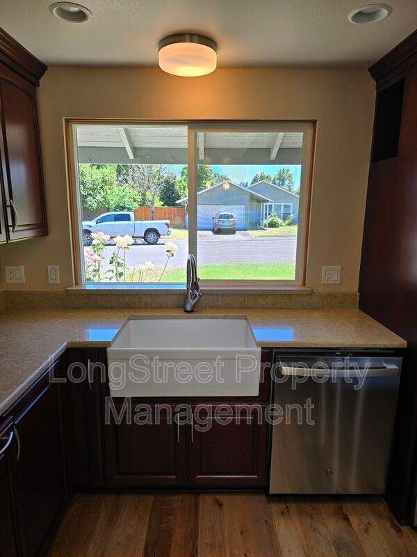 Foto del edificio - 1495 NW Forestgreen Ave
