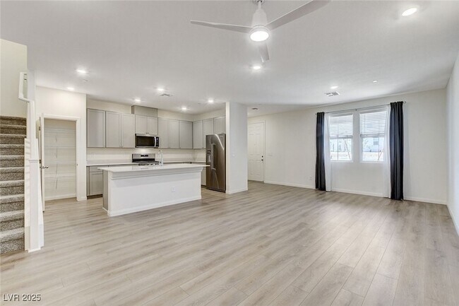 Foto del edificio - 3642 Stoppani Ave