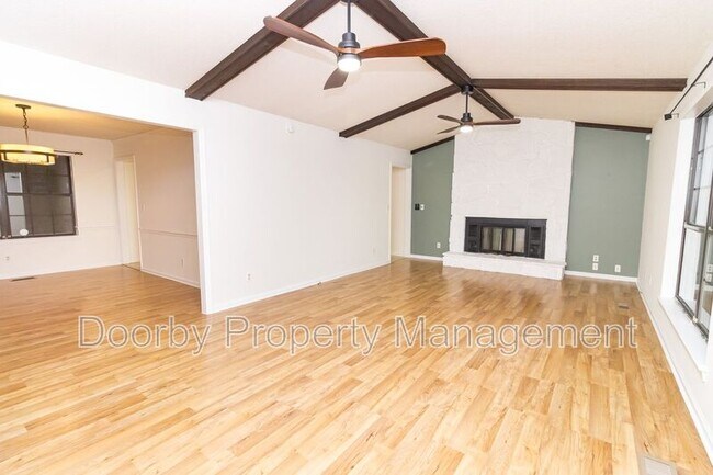 Foto del edificio - 8807 Heathfield Dr