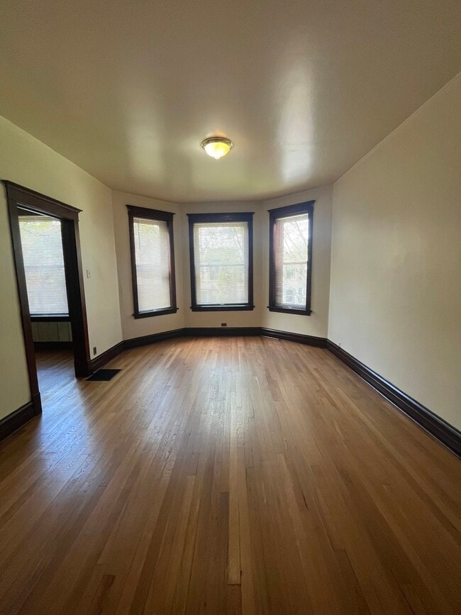 Building Photo - 1643 W Byron St