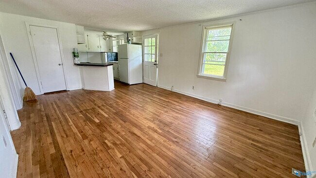 Building Photo - 118 Brockway Ave