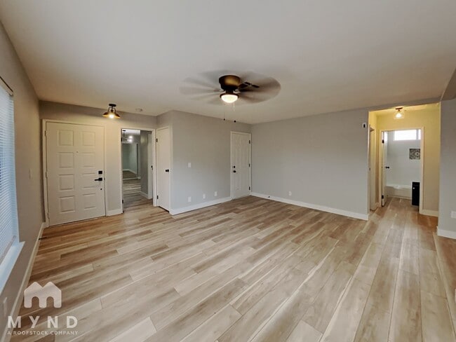 Foto del edificio - 1517 S Christy Ln