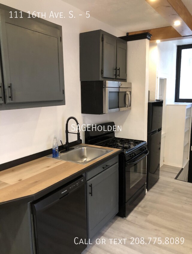 Foto principal - 111 16th Ave S