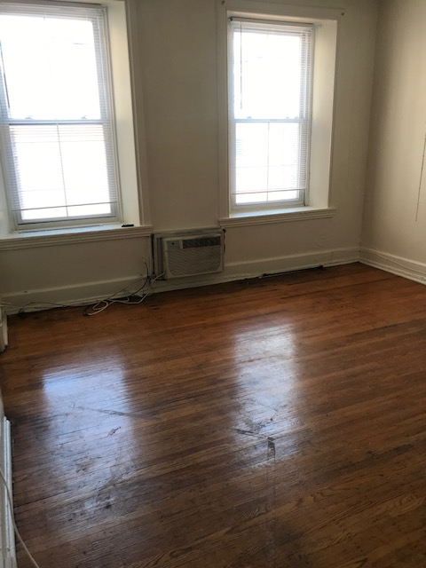 Primary Photo - 2211 St James St