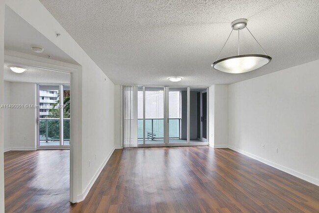 Building Photo - 1500 Bay Rd