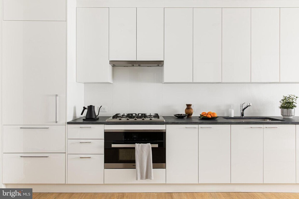 Foto principal - 1357 R St NW
