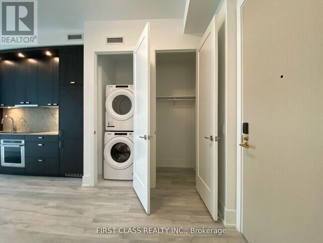 Photo du bâtiment - 480 Front St W