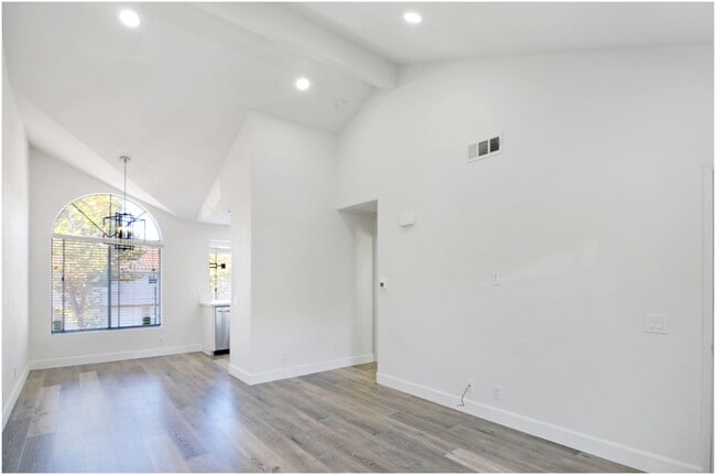 Building Photo - 49 Whippoorwill Ln