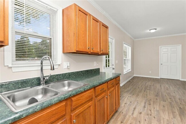 Foto del edificio - 841 Ridge Ave NW