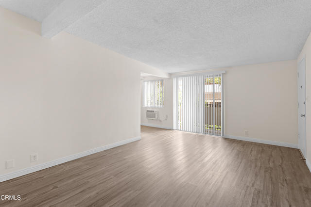 Foto del edificio - 2707 Montrose Ave