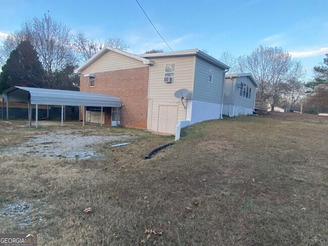 Foto del edificio - 730 Knox Chapel Rd