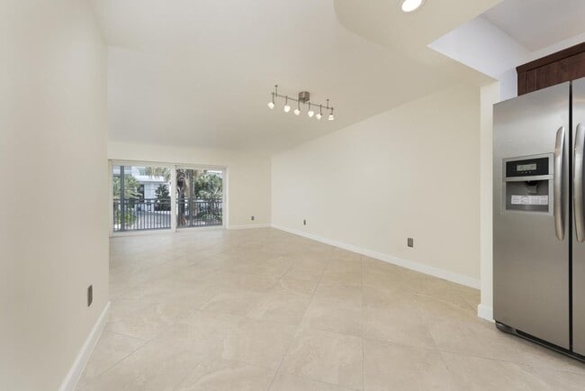 Building Photo - 2501 S Ocean Blvd