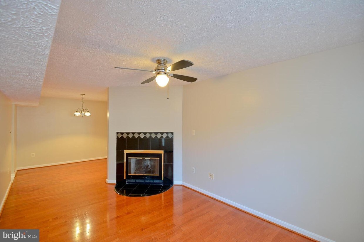 6112B Hoskins Hollow Cir, Centreville, VA 20121 Townhome Rentals in