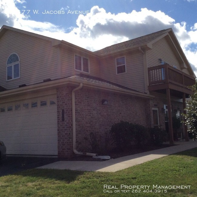 Building Photo - 3 Bedroom 2 bath Condo-New Berlin 1,809 sq ft