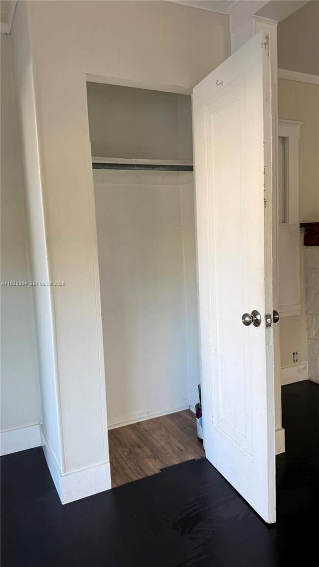 Foto del edificio - 225 N K St