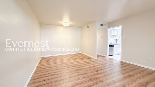 Foto del edificio - 8401 N New Braunfels Ave