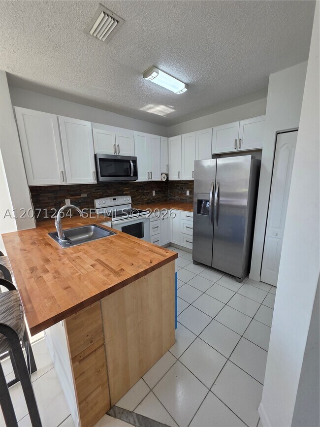 Foto del edificio - 21250 NE 8th Pl