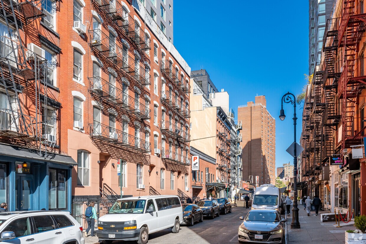 Building Photo - 165 Ludlow St