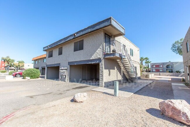 Building Photo - 1211 N 47th Pl