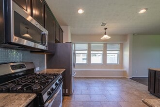 Building Photo - 26302 Fox Ridge Ln