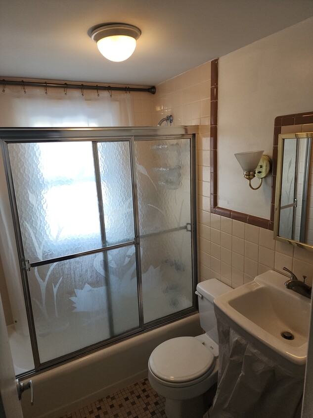Foto principal - 23 Brewster Rd