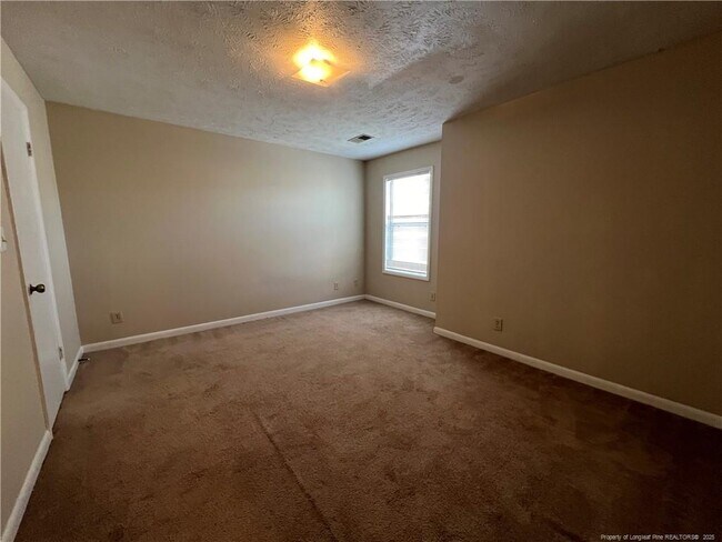 Foto del edificio - 663 Bartons Landing Pl