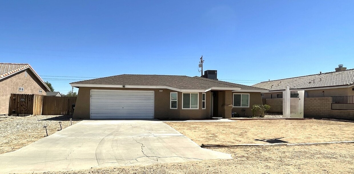 Primary Photo - Modern and Move In Ready