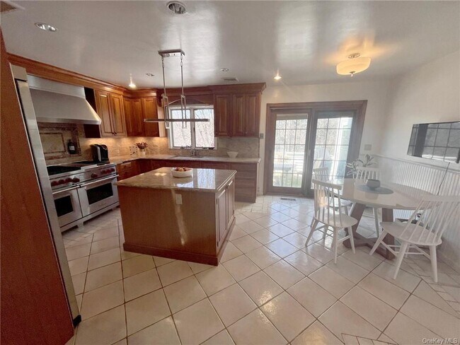 Building Photo - 33 Walworth Ave