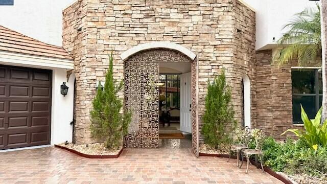 Foto del edificio - 10703 Versailles Blvd