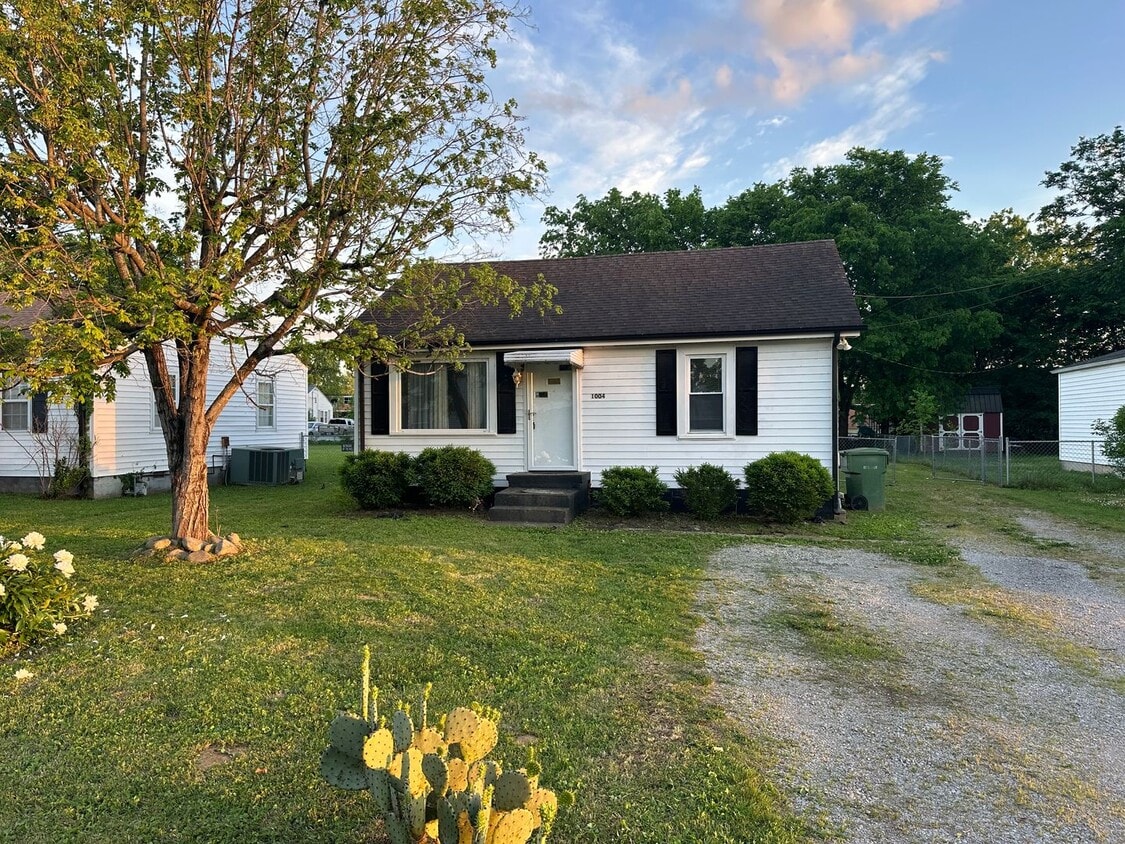 Primary Photo - Single Family Home in the Heart of Lebanon.