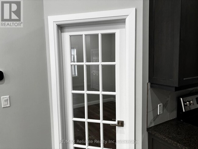 Building Photo - 24 Albert St