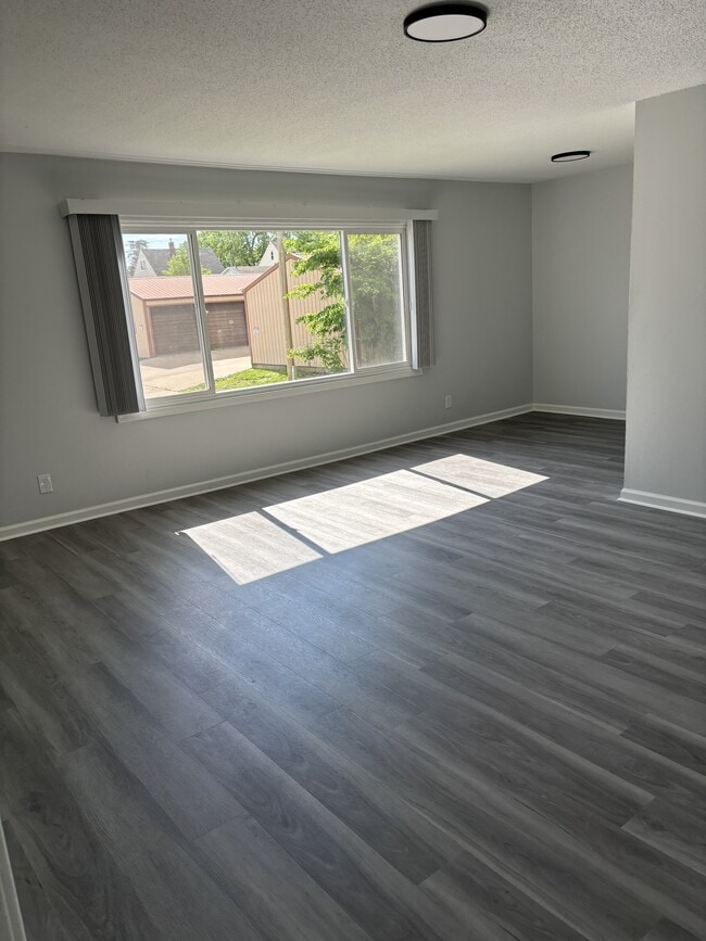 Building Photo - 1315 Oakland Rd NE