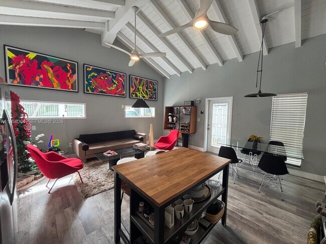 Foto del edificio - 3525 Poinciana Ave