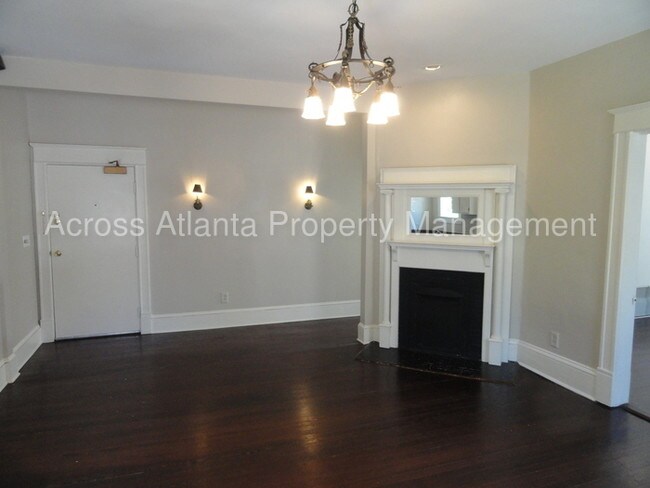 Foto del edificio - 908 Saint Charles Ave NE