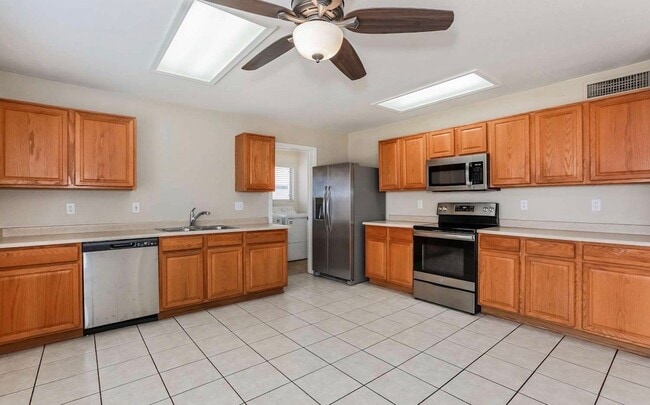 Building Photo - 8214 E Posada Ave