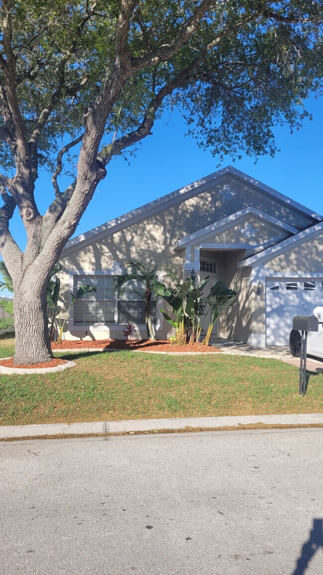 Building Photo - 217 Jessamine Dr