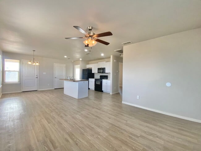 Building Photo - Great 3 bed 2 bath rural rental now available.