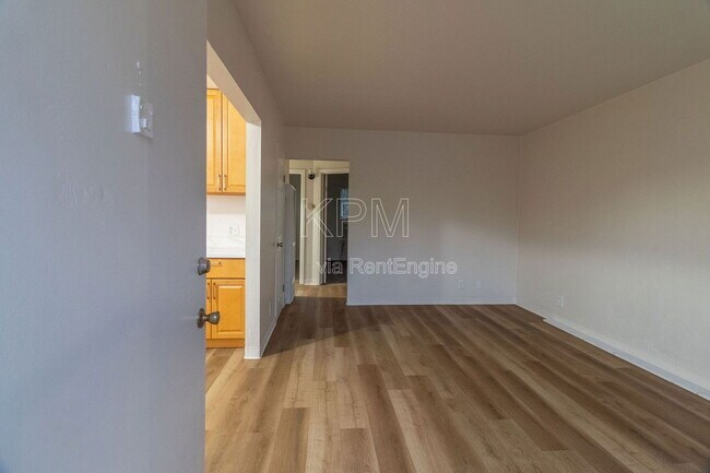 Foto del edificio - 3814 N California St