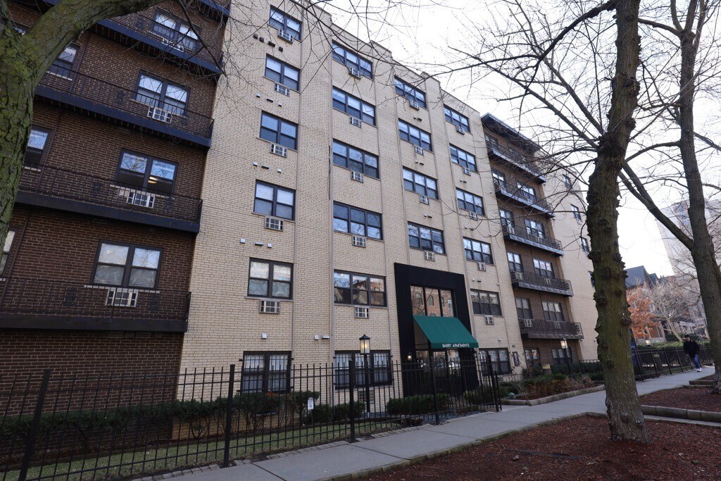 Foto principal - 448 W Barry Ave