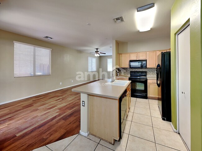 Foto del edificio - 5332 W Jones Ave