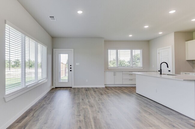 Building Photo - AVAILABLE NOW! LUXURIOUS TRIPLEX LOCATED O...