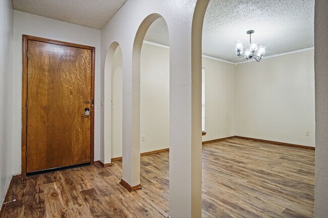 Building Photo - 128 W Platt Dr