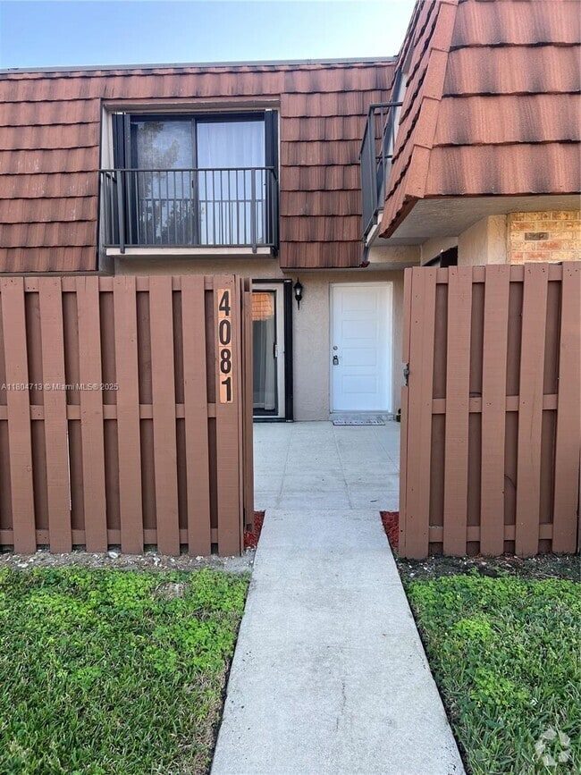Building Photo - 4081 Forest Hill Dr