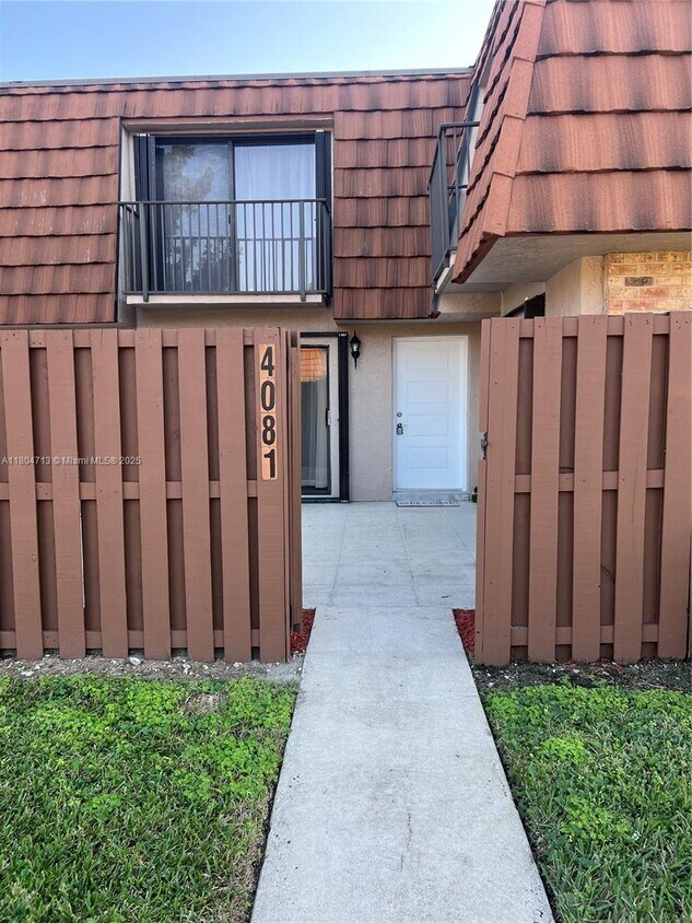 Primary Photo - 4081 Forest Hill Dr