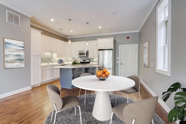 Kitchen - 819 Foster St