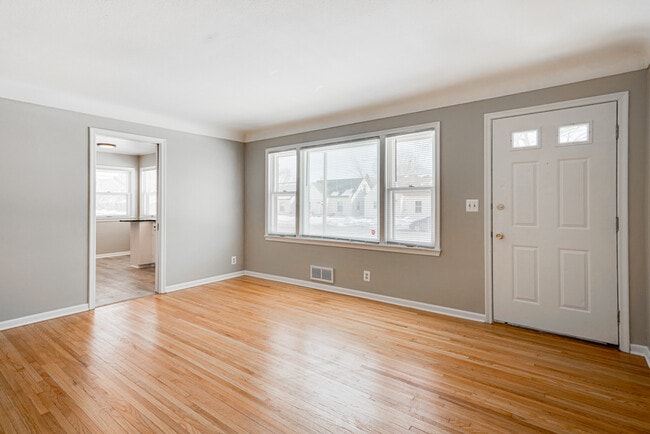 Building Photo - 5422 S 28th Ave